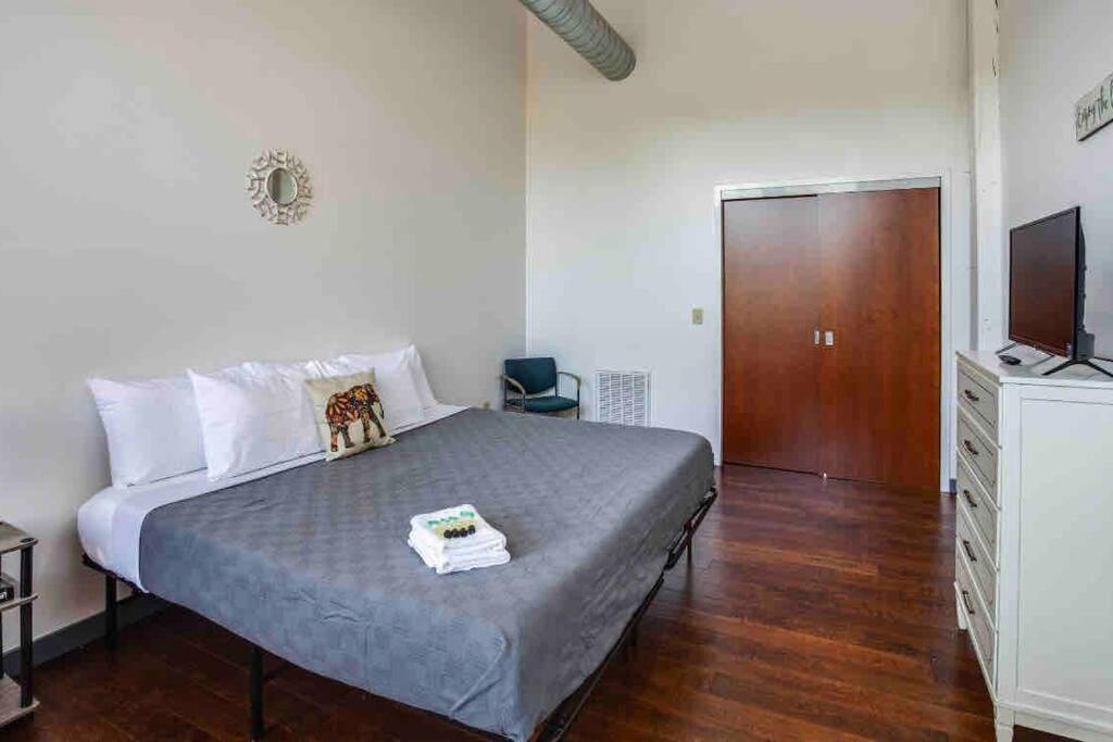 Ferienwohnung Ny Style Centric Loft With King Bed By Park Av. Rochester Exterior foto